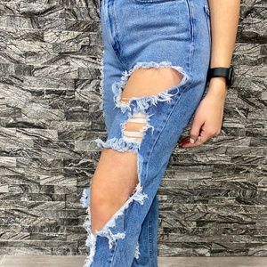 Ultra Distressed Jeans
